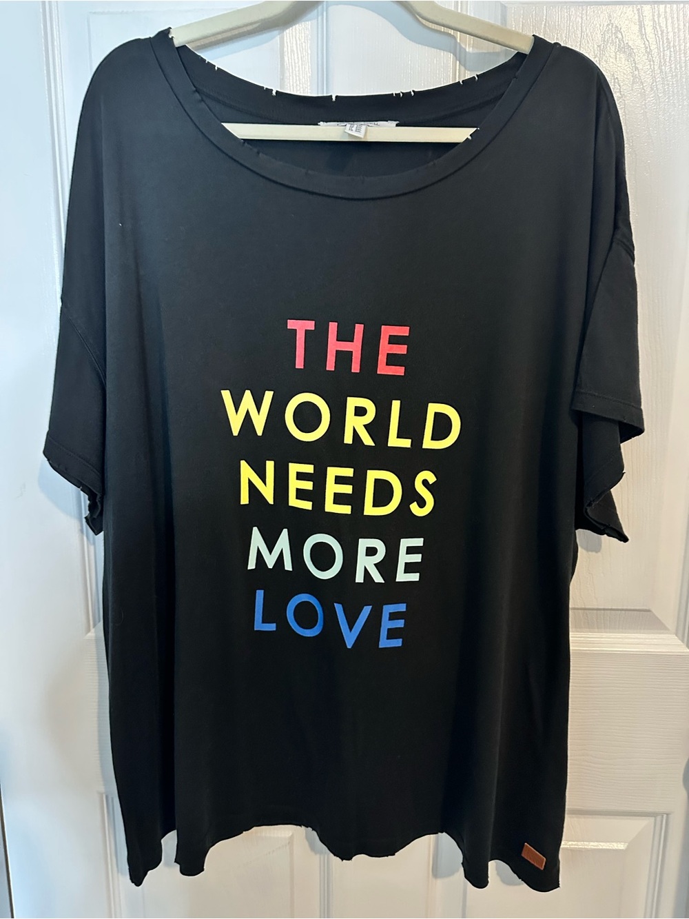 Peace Love World-The World Needs More Love Black Graphic Tee Sz: 2X